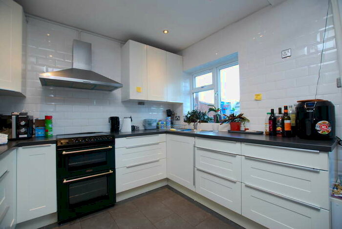 4 Bedroom Semi-Detached House To Rent In Beckingham Road, Guildford, GU2