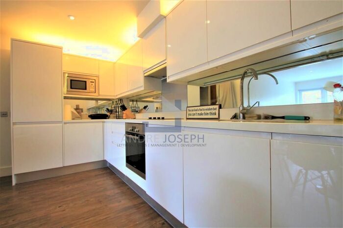 2 Bedroom Flat To Rent In Gauden Road, Clapham North, London, SW4