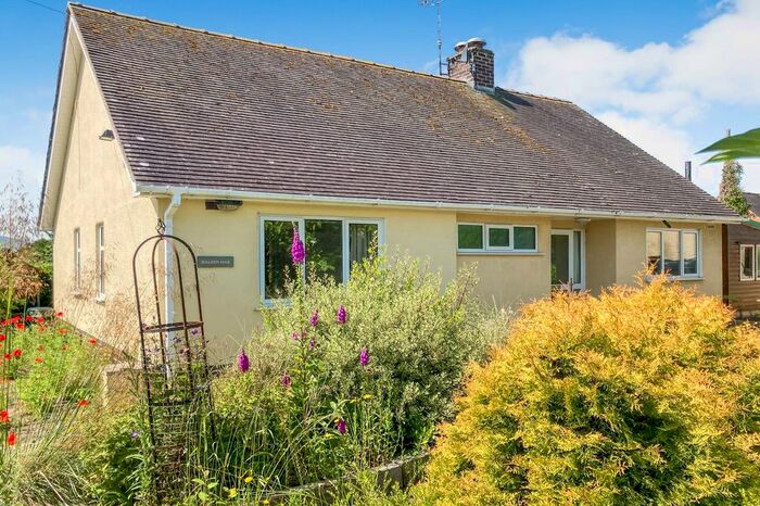 2 Bedroom Detached Bungalow For Sale In Dovaston, Kinnerley, Oswestry, SY10