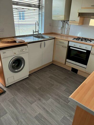 1 Bedroom Flat To Rent In Beehive Lane, Gants Hill, Essex, IG1