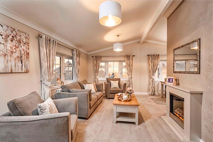 2 Bedroom Mobile/park Home For Sale In Burnt House Lane, Newport, PO30