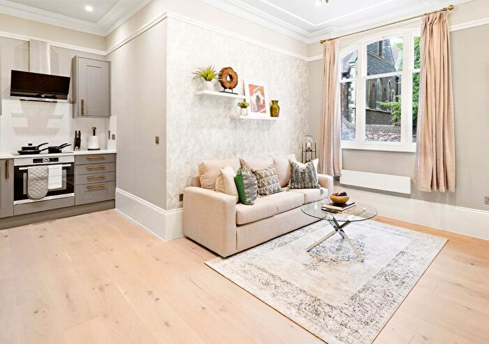 1 Bedroom Flat To Rent In The Forbury, Reading, Berkshire, RG1