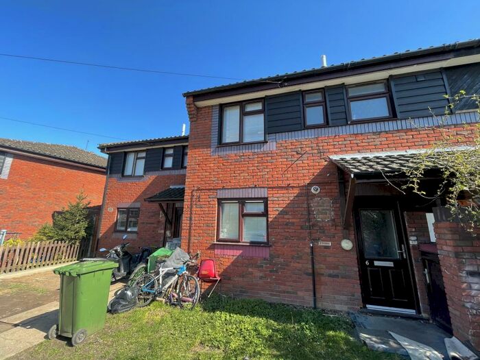 3 Bedroom Terraced House To Rent In Lorrimore Close, Queens Park, Billericay, CM12