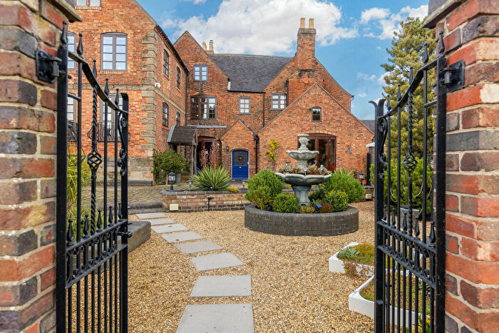 6 Bedroom Detached House For Sale In Main Road Newton Regis, Warwickshire, B79