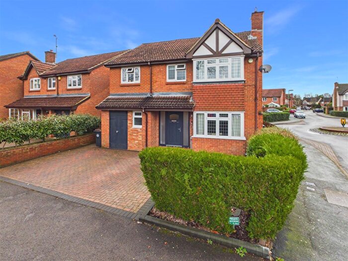 5 Bedroom Detached House For Sale In Regency Gardens, Walton-On-Thames, KT12