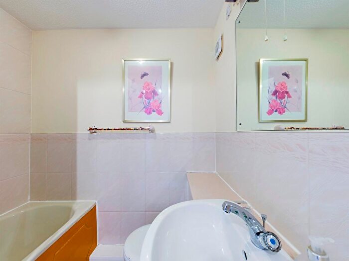 1 Bedroom Flat To Rent In Parkside Terrace, Edinburgh, EH16