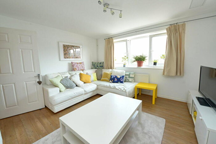 1 Bedroom Flat For Sale In Old Dairy Close, Fleet, GU51