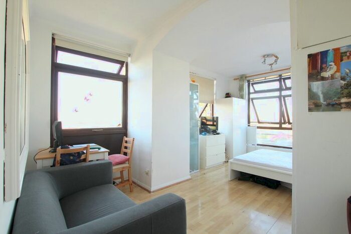 Studio To Rent In Carlton Drive, Putney, SW15