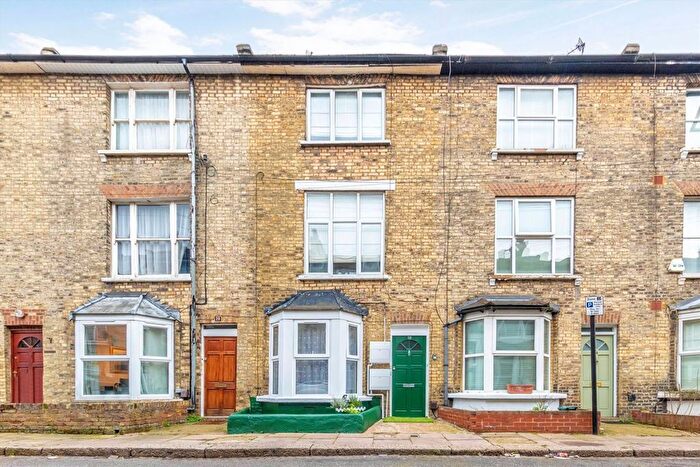 1 Bedroom Flat To Rent In Princes Road, West Ealing, W13