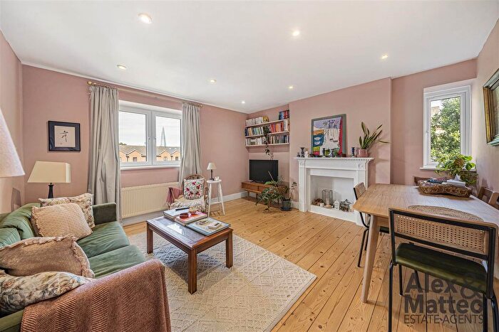 2 Bedroom Flat For Sale In Millpond Estate, Bermondsey, SE16