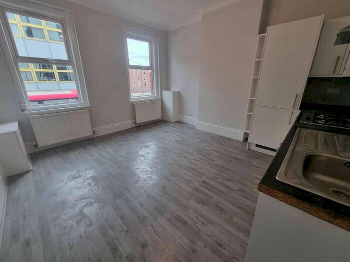 3 Bedroom Flat To Rent In London Road, Mitcham, CR4