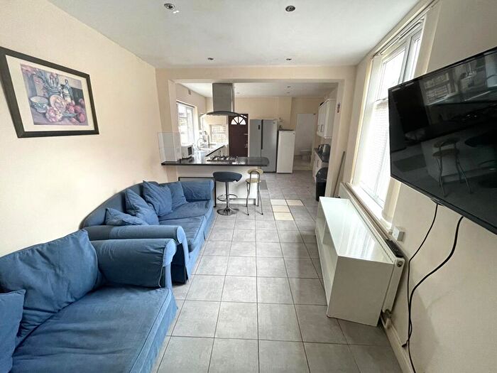 5 Bedroom End Of Terrace House To Rent In Howard Road, Clarendon Park, LE2