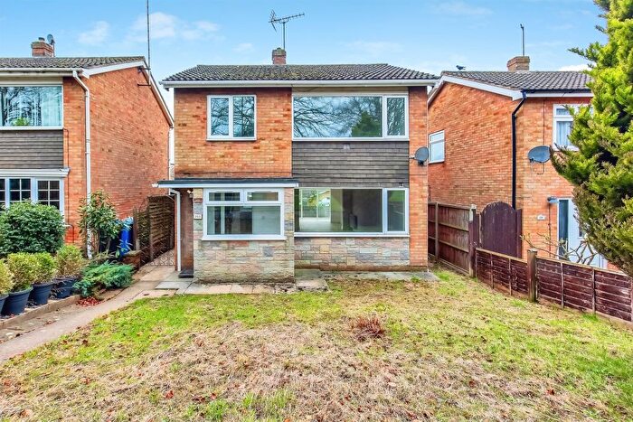 3 Bedroom Detached House For Sale In Rockingham Road, Kettering, NN16