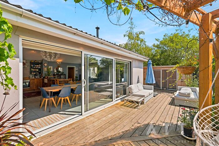 3 Bedroom Detached Bungalow For Sale In Park Walk, Holton, IP19