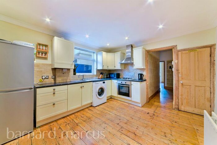 2 Bedroom Maisonette To Rent In Brighton Road, South Croydon, CR2