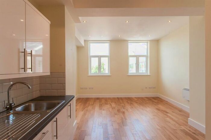 1 Bedroom Flat To Rent In Chiswick High Road, London, W4