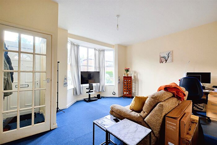 1 Bedroom Flat For Sale In Montpelier Road, Dunkirk, Nottingham, NG7