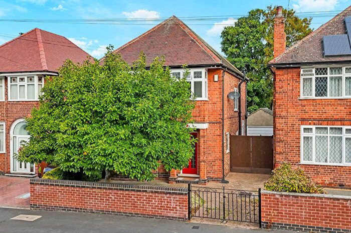 3 Bedroom Detached House For Sale In Valmont Road, Nottingham, NG5