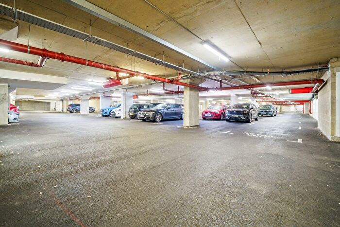 1 Bedroom Flat For Sale In Gean Court, Cline Road, Bounds Green, N11
