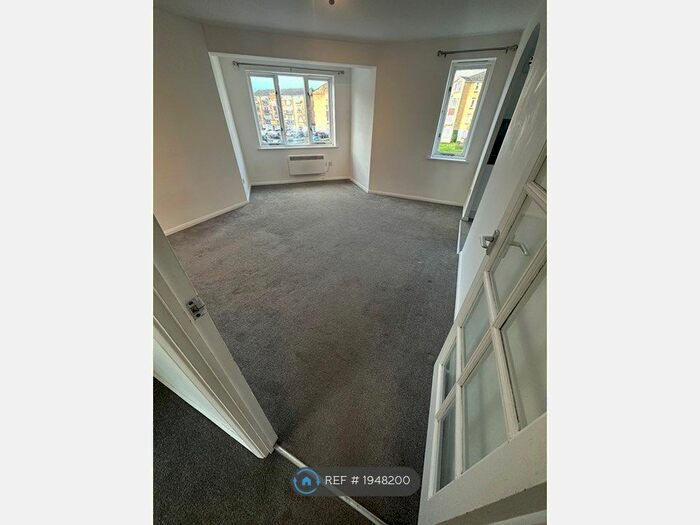 2 Bedroom Flat To Rent In Dadswood, Harlow, CM20