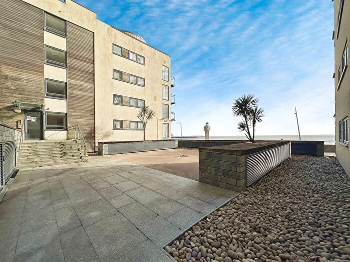 2 Bedroom Flat For Sale In Trawler Road, Maritime Quarter, Swansea, SA1
