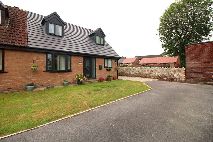 3 Bedroom Semi-Detached Bungalow For Sale In Lynwood Close, Knottingley, WF11
