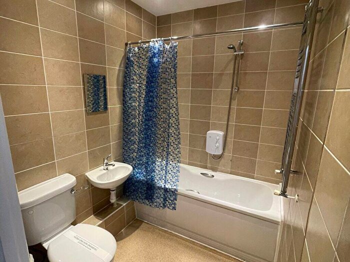 1 Bedroom Apartment To Rent In A Cattedown Road, PL4