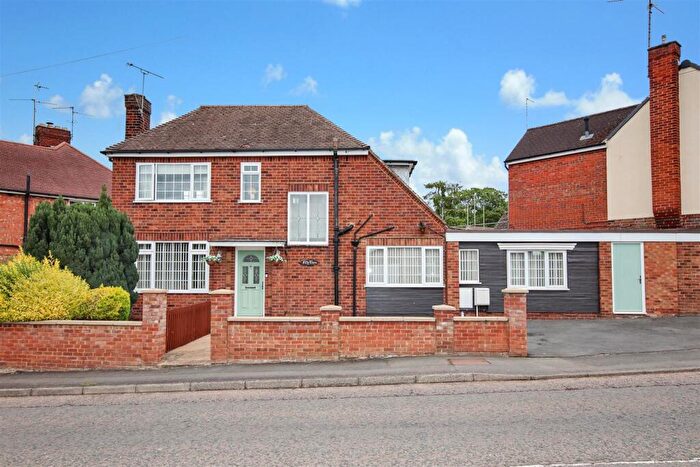 4 Bedroom Detached House For Sale In St. Marys Avenue, Rushden, NN10