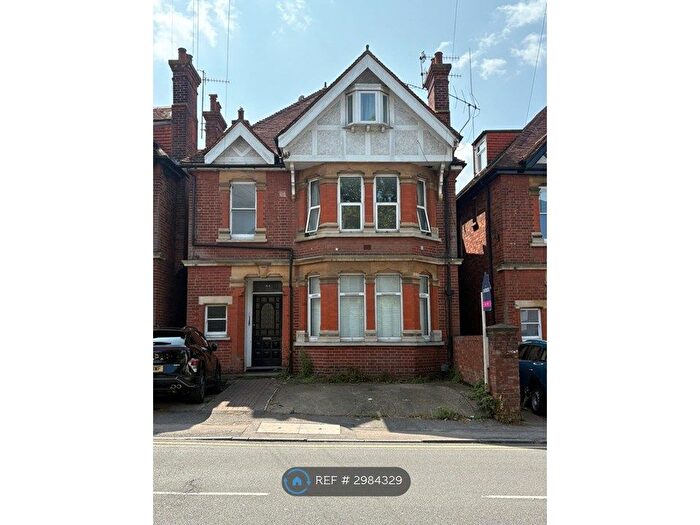 2 Bedroom Flat To Rent In York Road, Surrey, GU1