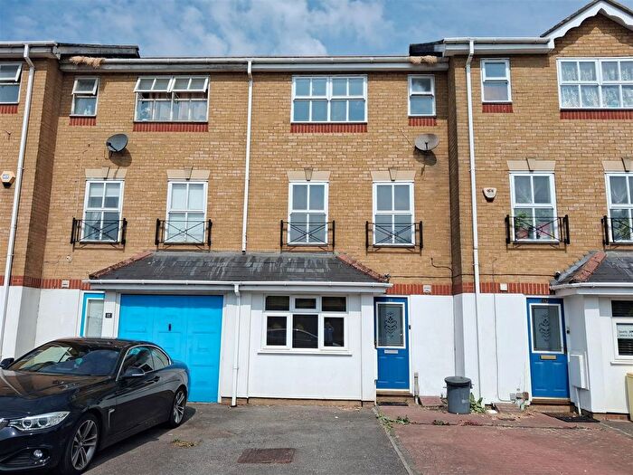 4 Bedroom Town House For Sale In Tollgate Drive, Hayes, UB4