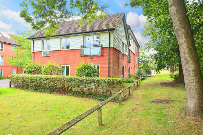 2 Bedroom Apartment To Rent In Little Street, Guildford, Surrey, GU2