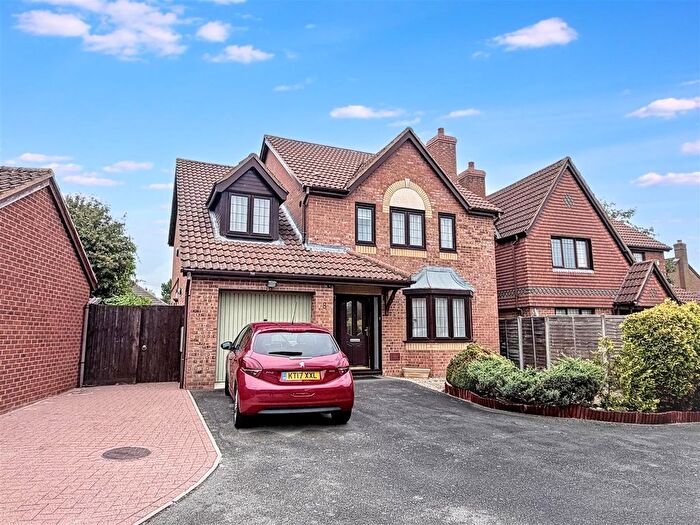 4 Bedroom Property For Sale In Mayer Gardens, Shenley Lodge, Milton Keynes, MK5