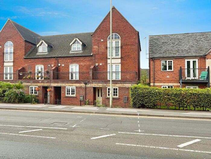 4 Bedroom Town House For Sale In Evershed Way, Burton-on-Trent, DE14