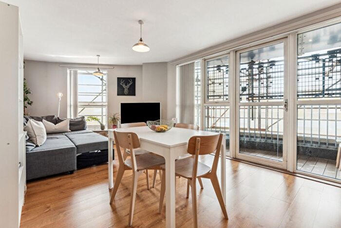 2 Bedroom Flat To Rent In Queensland Road, Holloway, N7