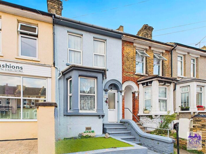 3 Bedroom Terraced House For Sale In Gordon Road, Strood, ME2
