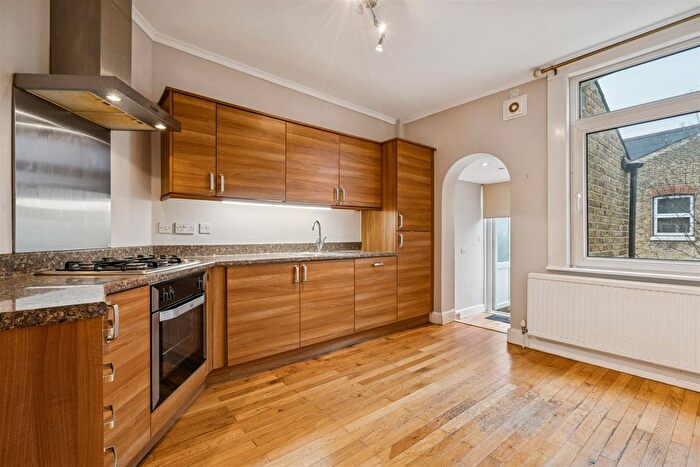 2 Bedroom Flat For Sale In Idlecombe Road, Tooting, SW17