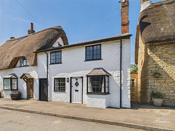 2 Bedroom Cottage For Sale In Bridge Street, Thornborough, MK18