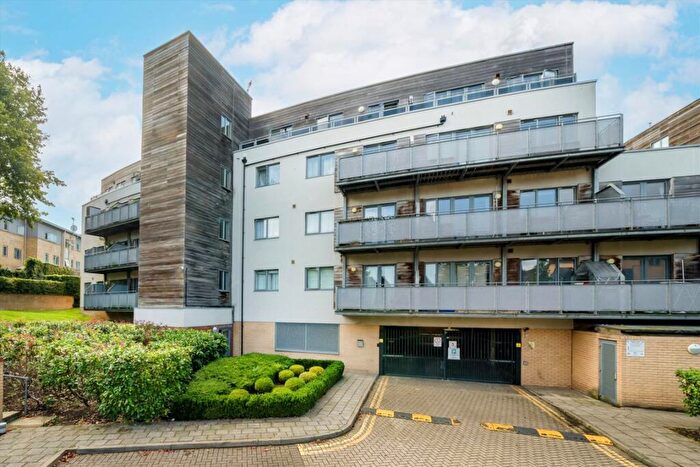 2 Bedroom Flat For Sale In Lapis Close, Park Royal, NW10