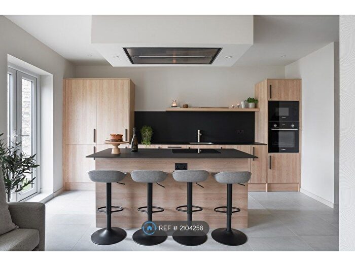 2 Bedroom Flat To Rent In Kingsland Road, London, E2