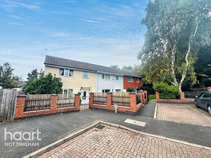 3 Bedroom End Of Terrace House For Sale In Wadhurst Gardens, Nottingham, NG3