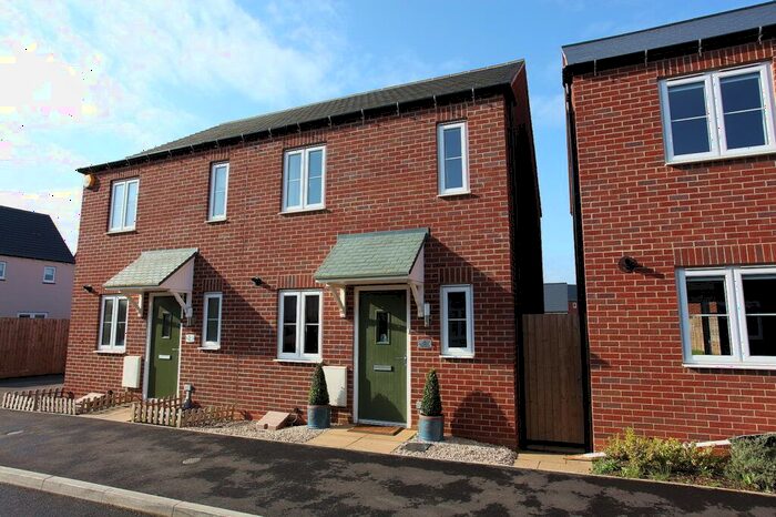 2 Bedroom Semi-Detached House To Rent In Swift Drive, Bodicote, Oxon, OX15