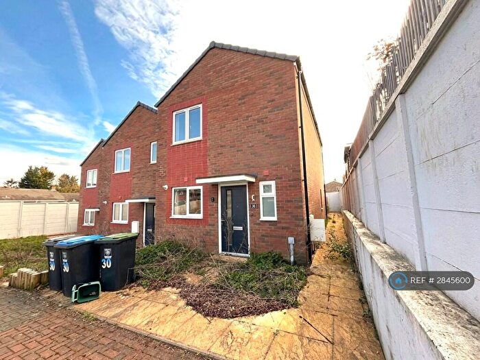 2 Bedroom Semi-Detached House To Rent In Great Heart, Hemel Hempstead, HP2
