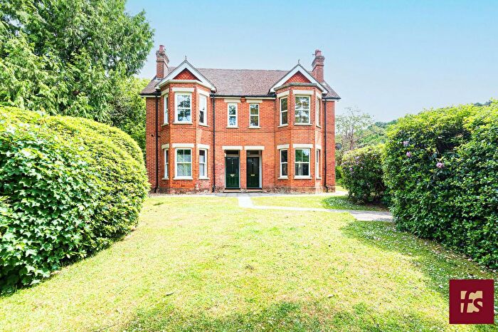 1 Bedroom Maisonette For Sale In The Pines, Upper Broadmoor Road, Crowthorne, Berkshire, RG45