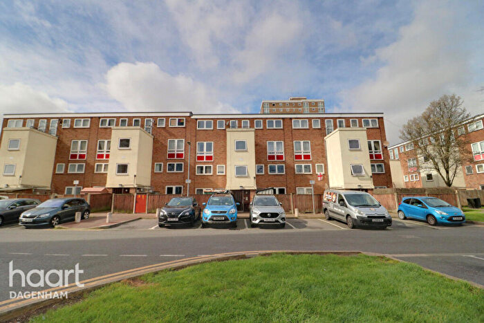 3 Bedroom Flat For Sale In Stour Road, Dagenham, RM10