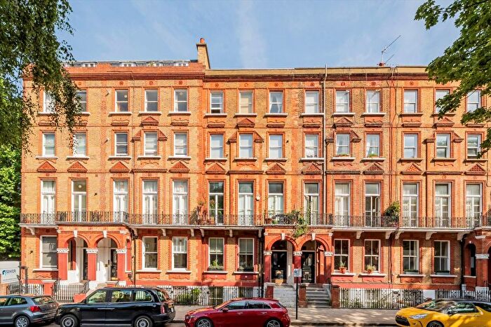 3 Bedroom Flat To Rent In Nevern Square, Earls Court, SW5