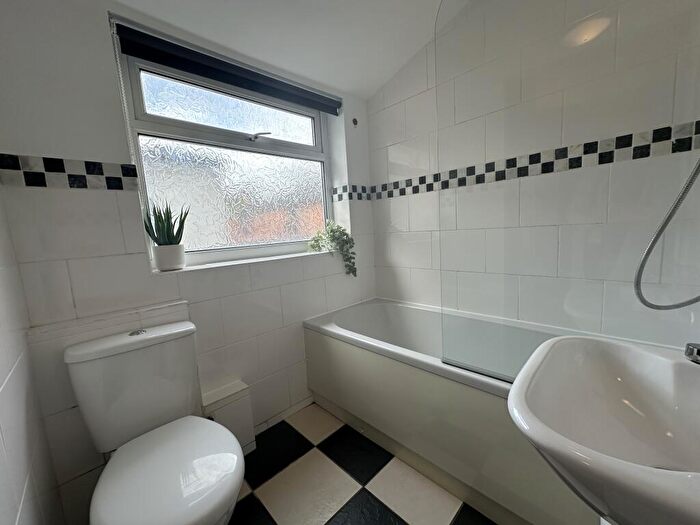 3 Bedroom Terraced House To Rent In Spacious Bedroom House // /, LN1