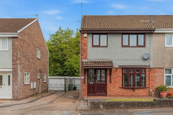 3 Bedroom Semi Detached House For Sale In Poplar Avenue, New Inn, Pontypool, NP4