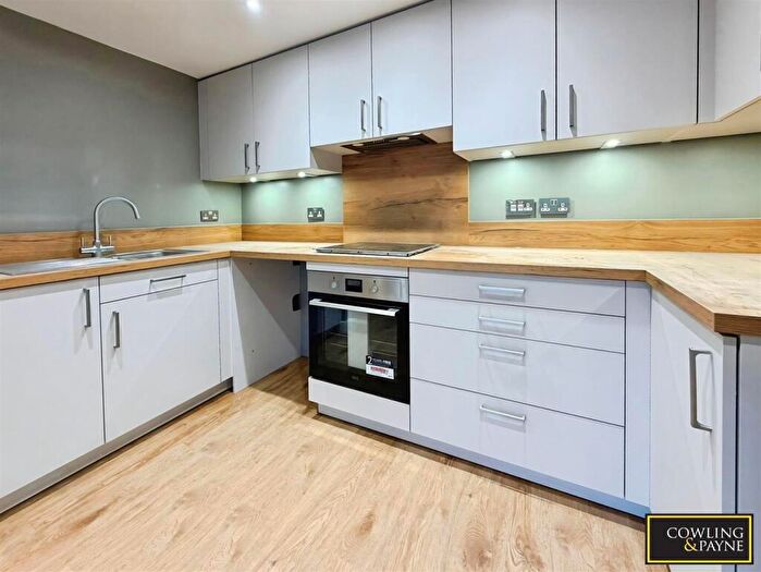 2 Bedroom Flat To Rent In Market Avenue, Wickford, SS12