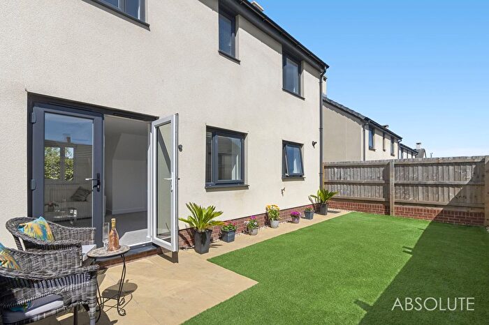 2 Bedroom End Of Terrace House For Sale In Peters Court, Paignton, TQ4