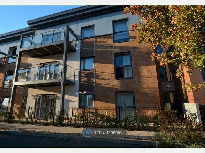 2 Bedroom Flat To Rent In Clovelly Court, West Drayton UB7